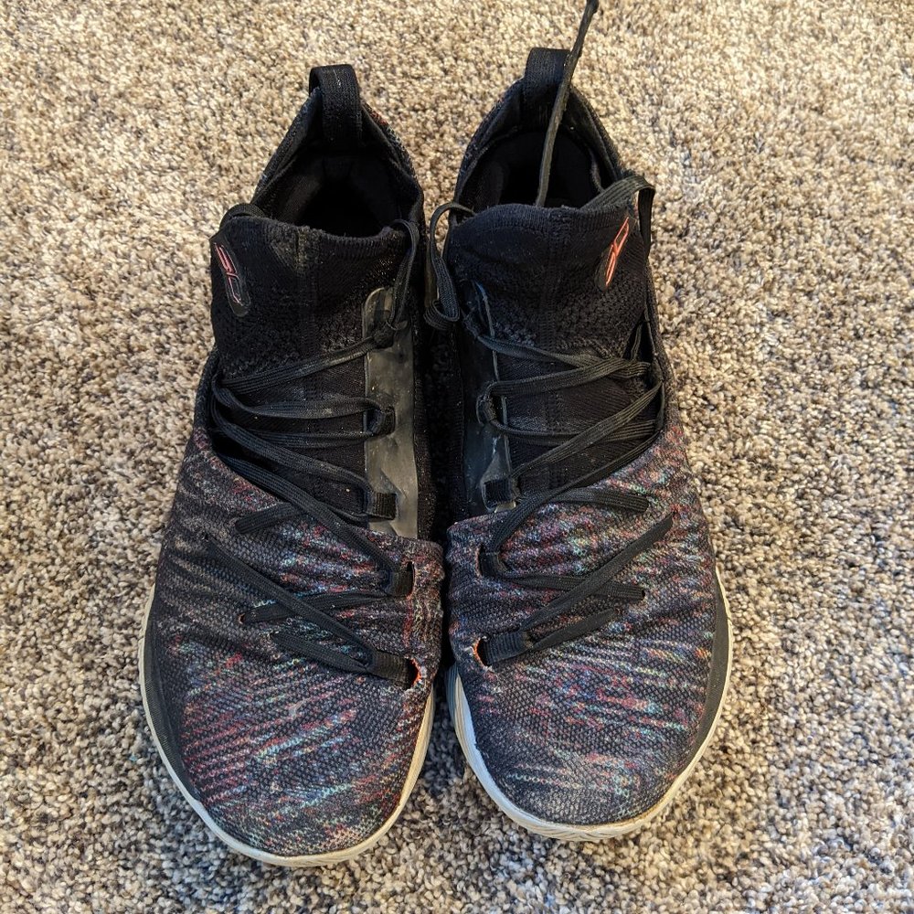 Men's size 9 Steph Curry shoes